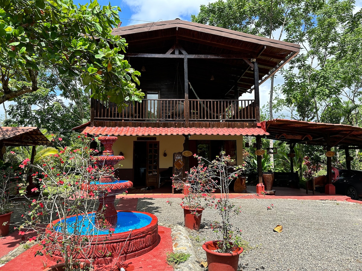 Tropical house with pool near La Fortuna