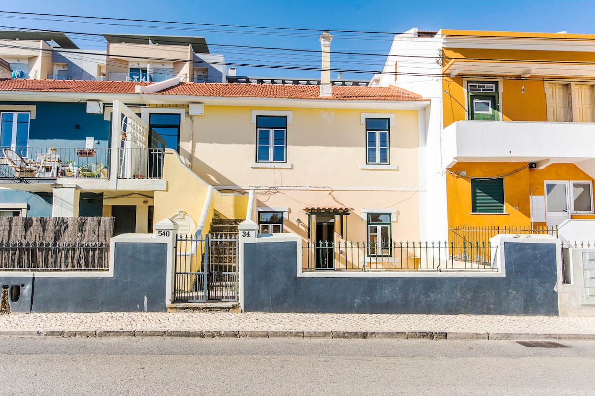 Cozy Apartment with Patio near Carcavelos Beach