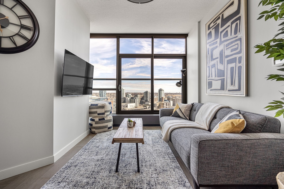 Upscale Luxury on 24th Floor in Beltline w/ views!