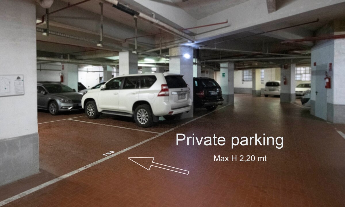 Attico con vista mozzafiato e parcheggio privato