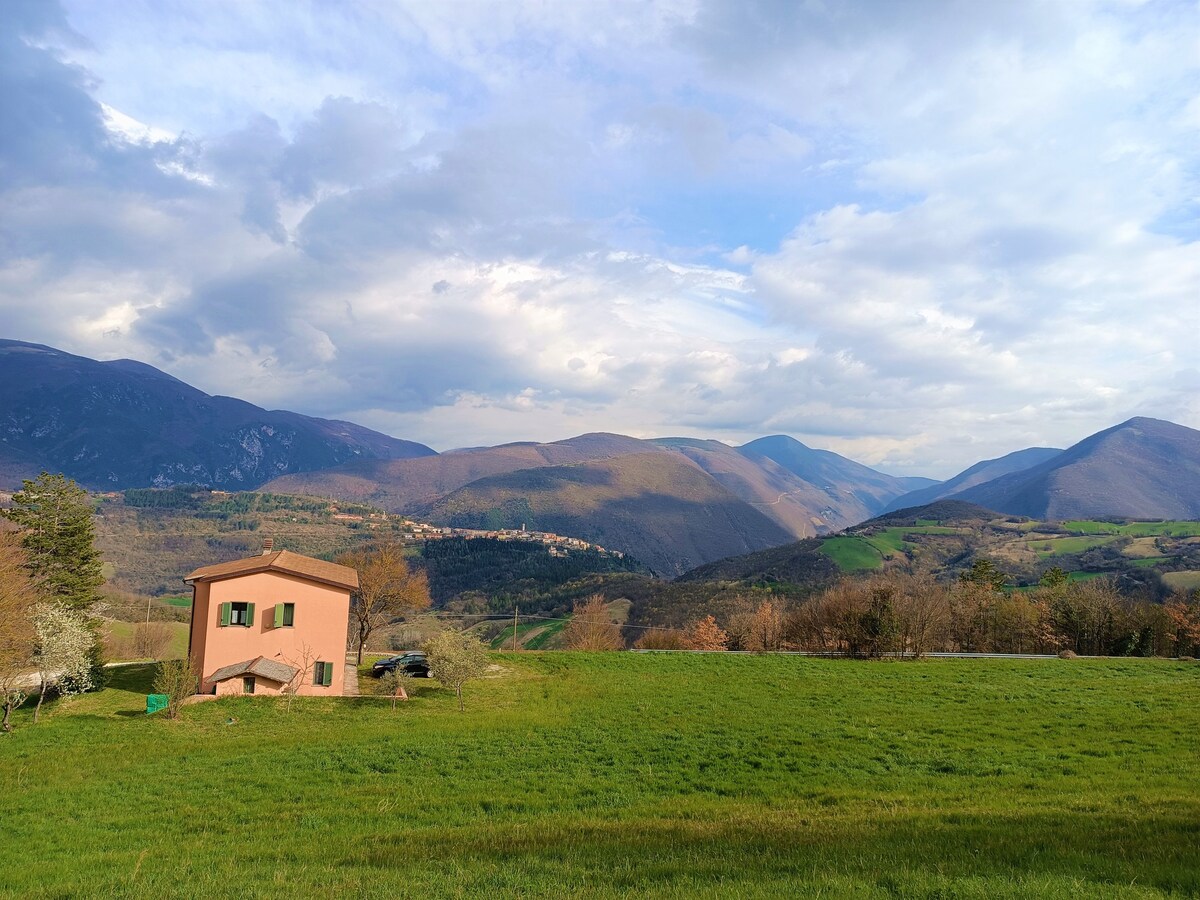 Villetta panoramica immersa nel verde a Cerreto