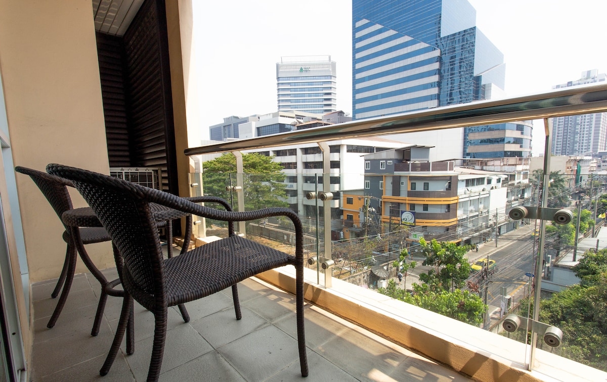 1 Bed Ekkamai Room 42 Sukhumvit 350m.BTS FreeWIFI