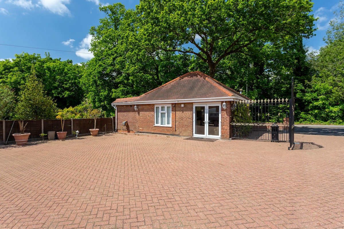 Entire Large Detached Bungalow Star of Hatfield