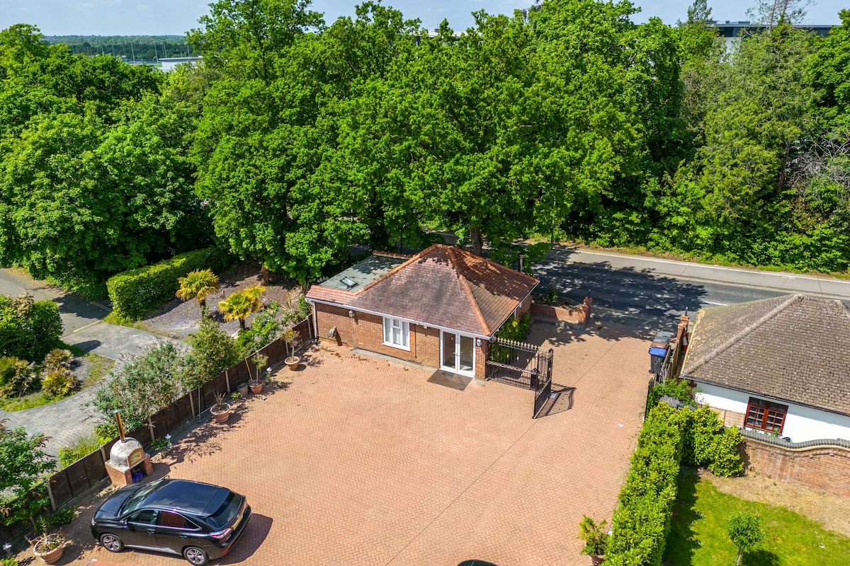 Entire Large Detached Bungalow Star of Hatfield