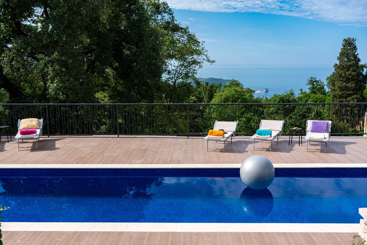 Charming Sea View Villa W/ Pool