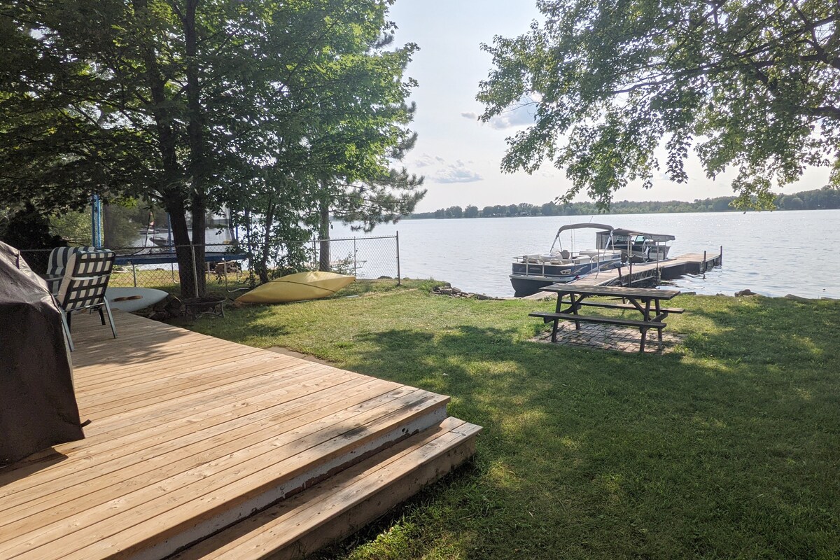 Waterfront Cottage on the Mississippi Lake