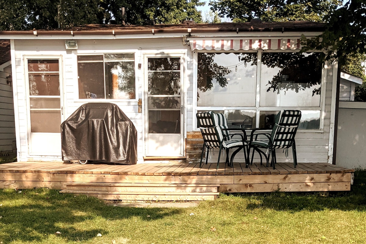 Waterfront Cottage on the Mississippi Lake