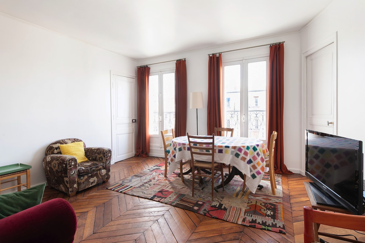 Charming typically Parisian flat in a quiet place