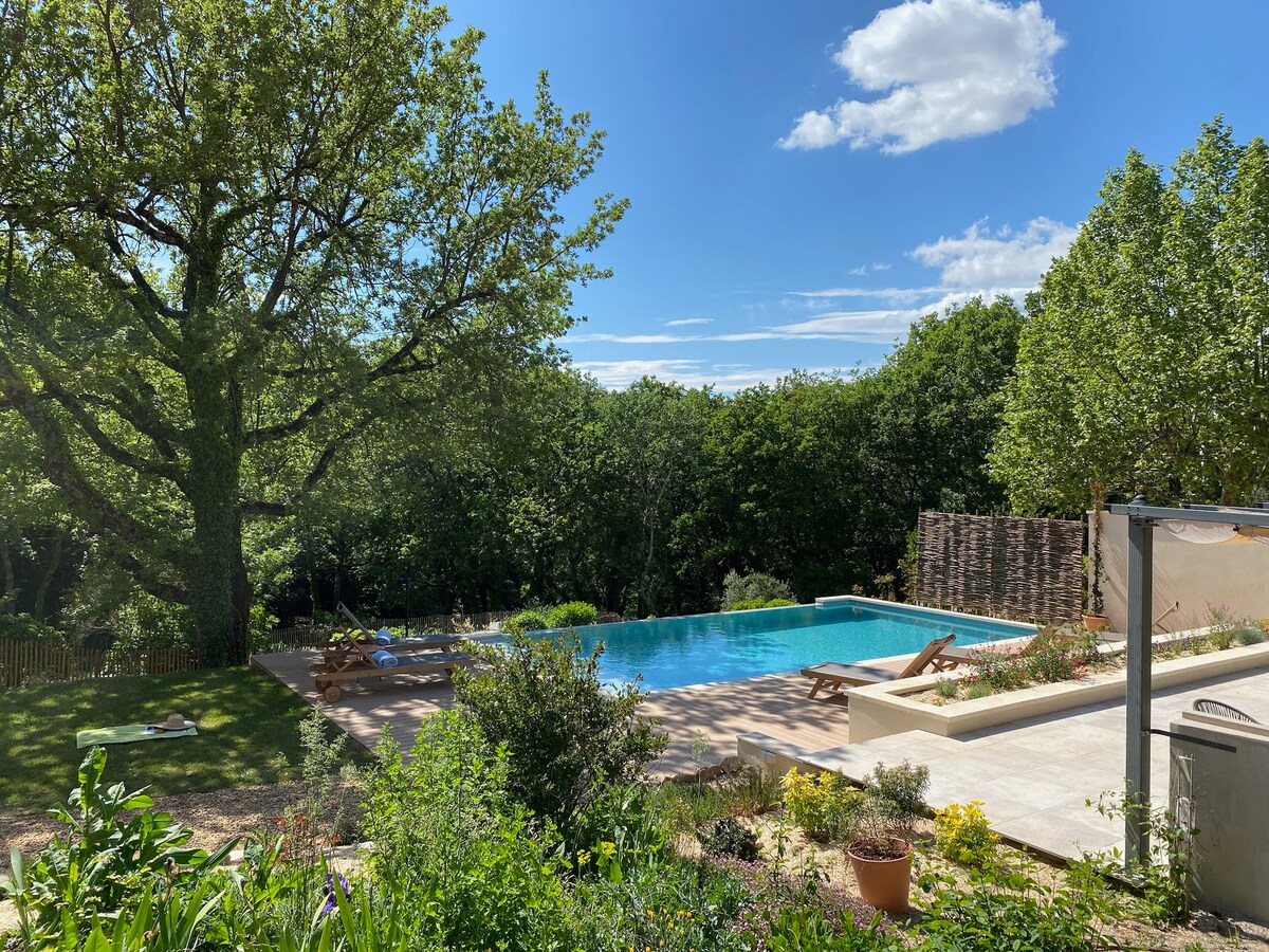 Enchanting home  and pool in the heart of Provence
