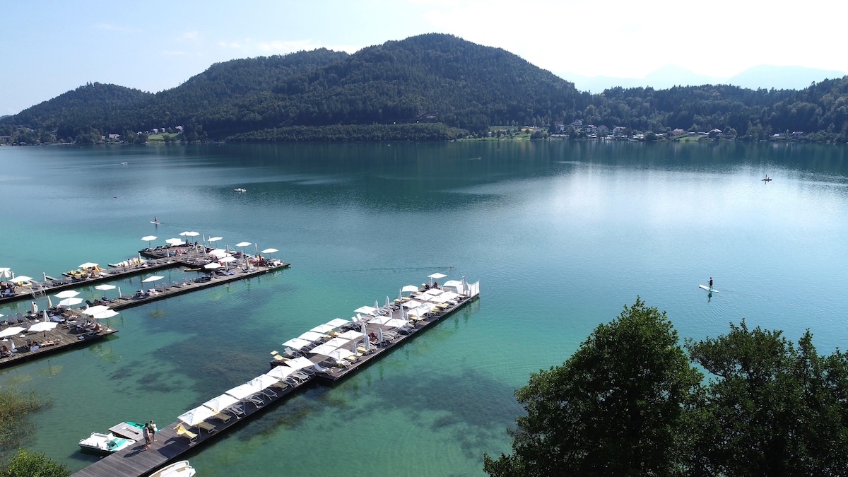 Lake apartment with beach access & lake view