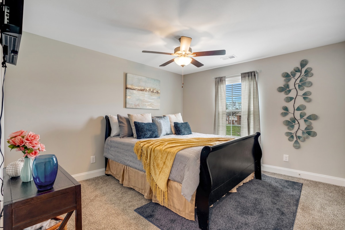 King Suite Condo-exit 11; 45 mins from Nashville
