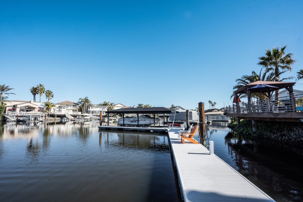 Sunset Views Waterfront Dock & Large Patio Home