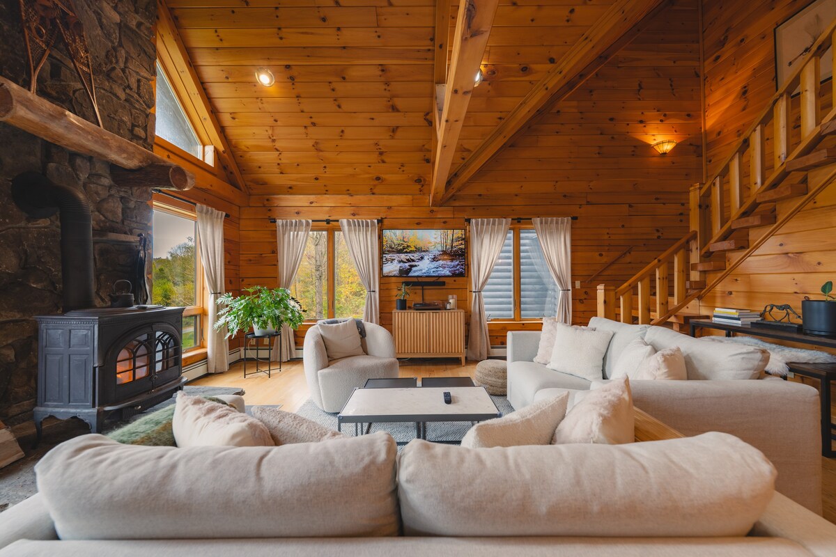 Amber Acres Lodge | Expansive Catskills Log Cabin