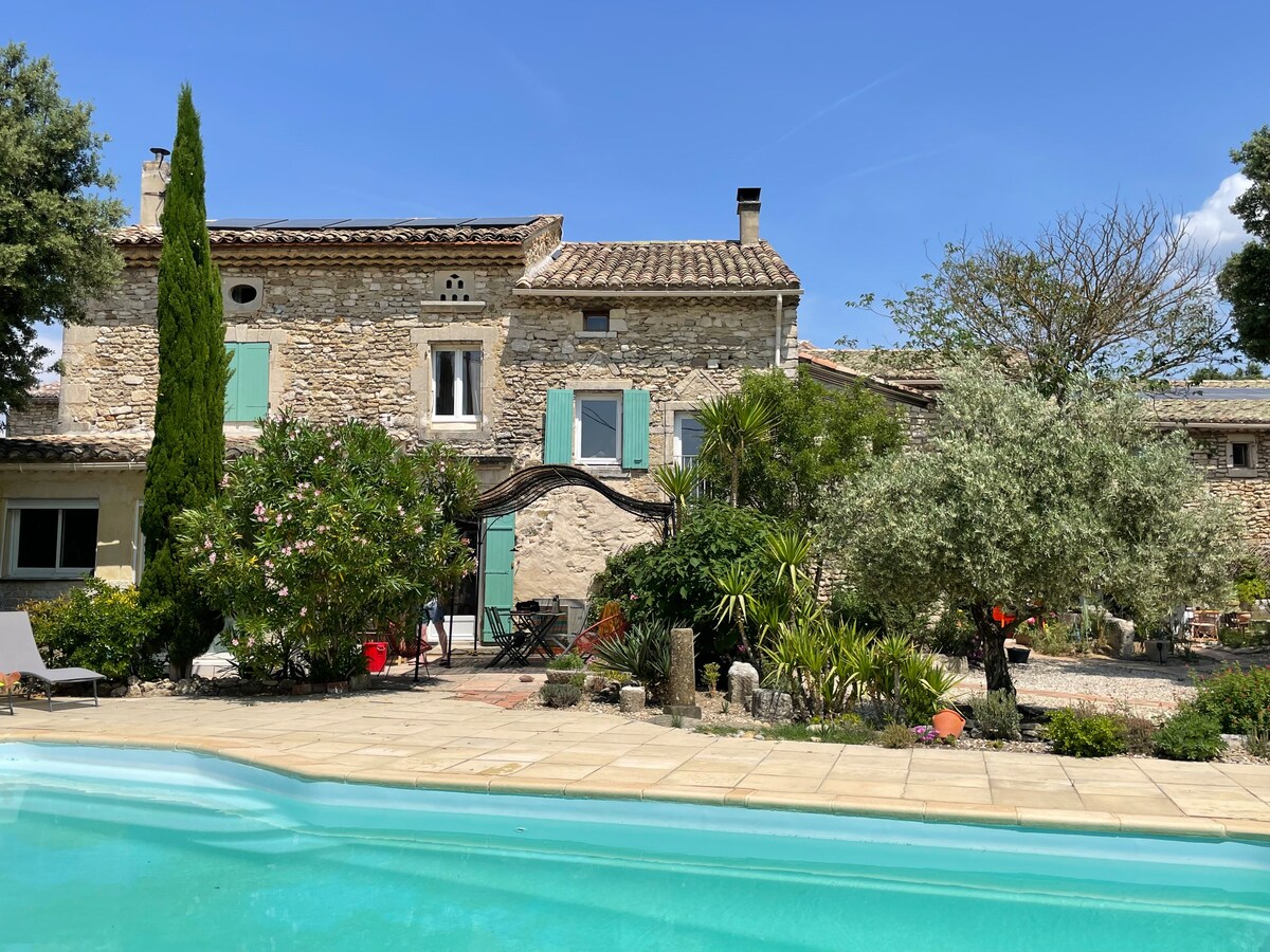 Mas provençal avec piscine