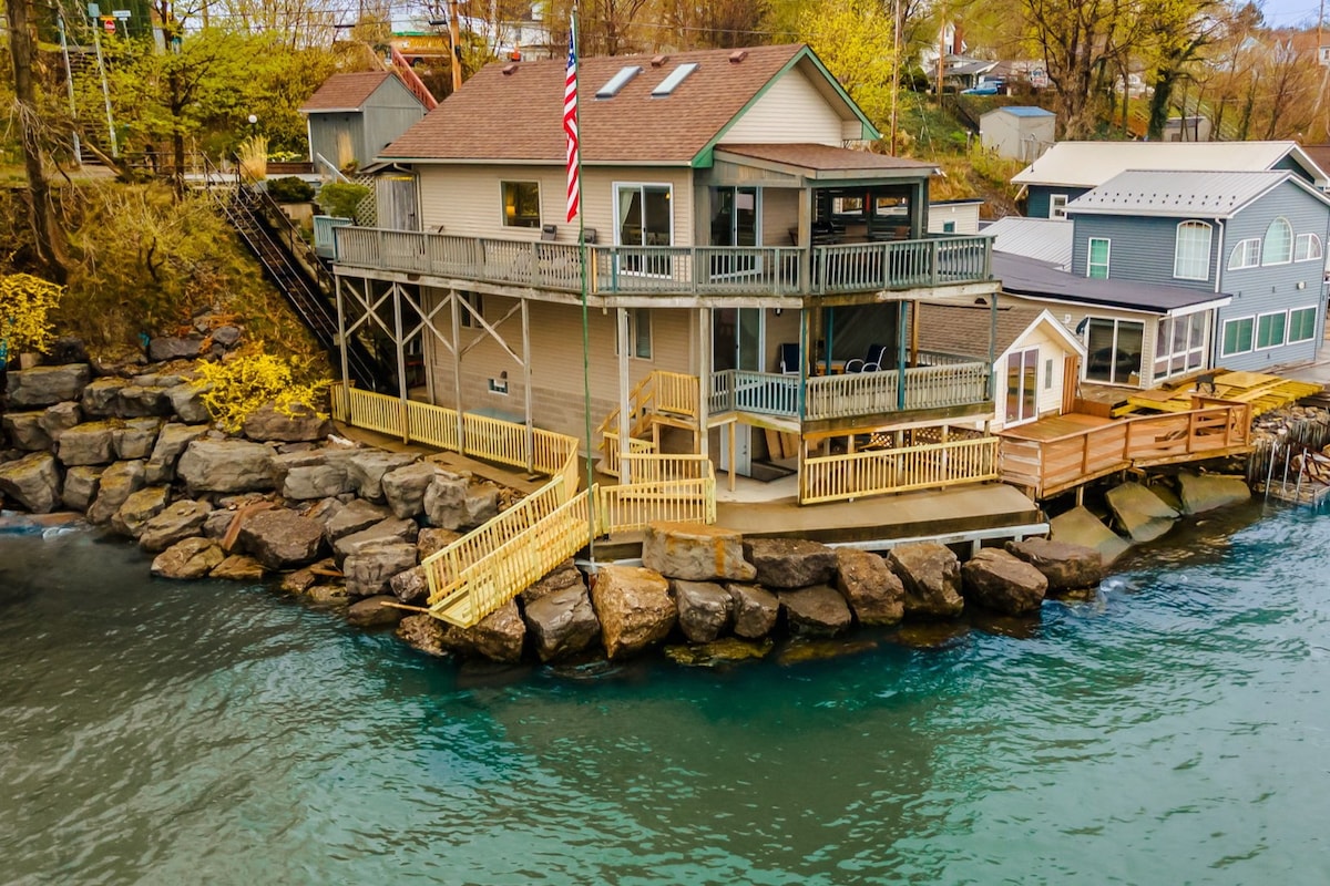 Sea Breeze Lakefront Cottage