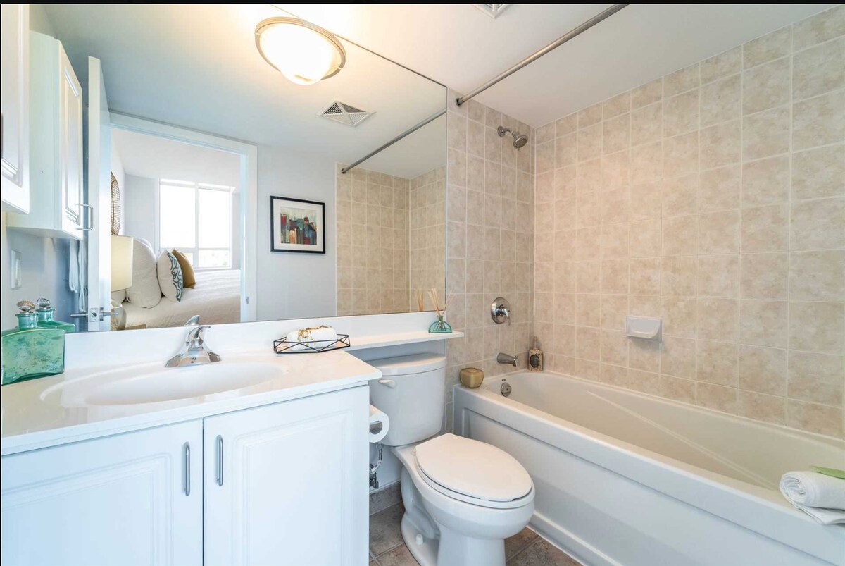 Downtown Toronto|Private Washroom|Large MasterBed