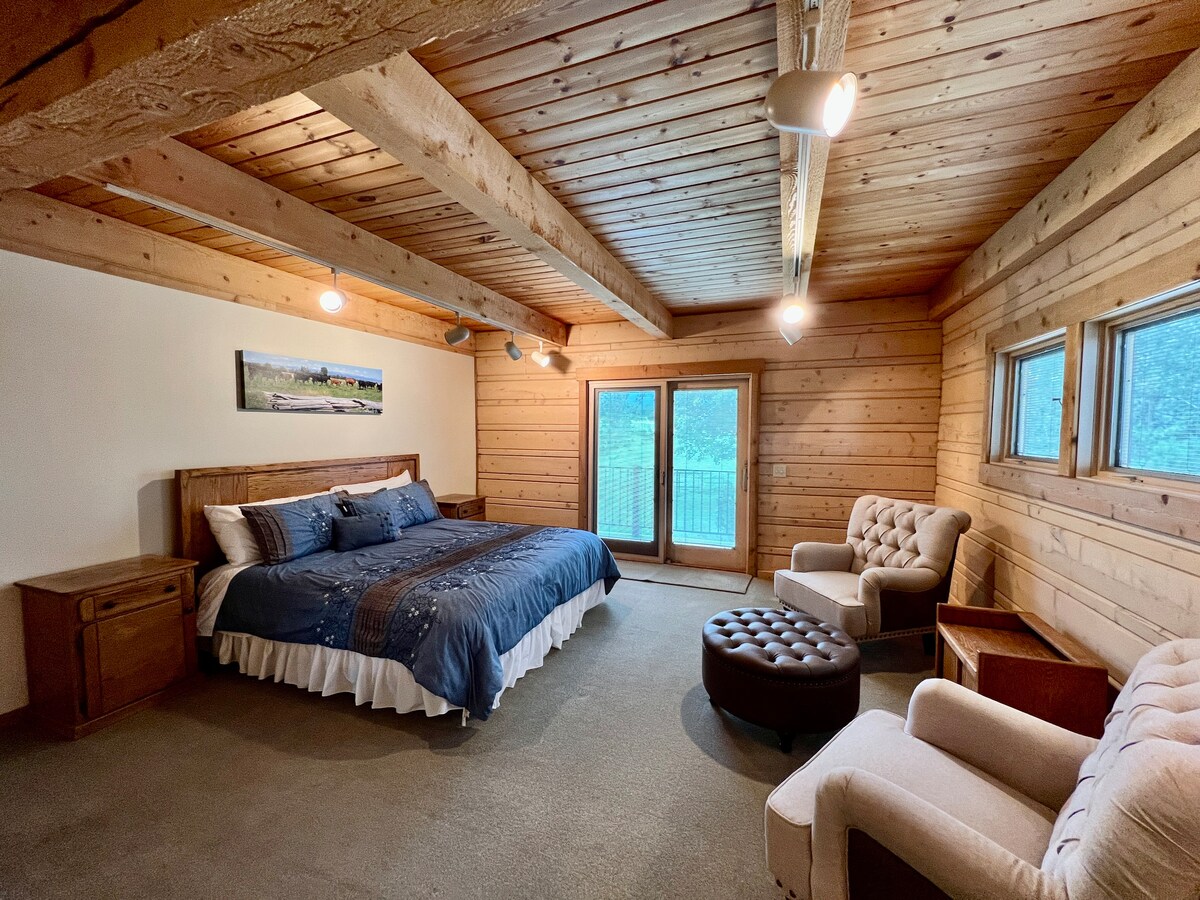 Mountain View Lodge, Sleeps 14, Near Anthony Lakes