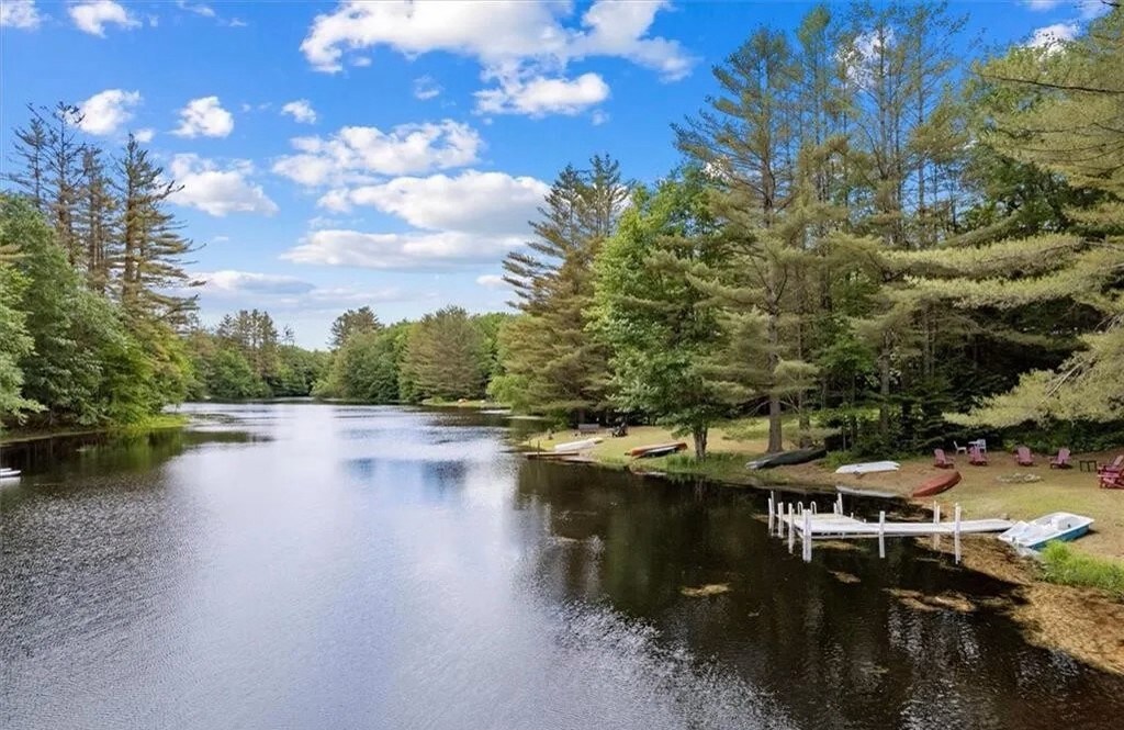 Serene Adirondack Lakeside Retreat