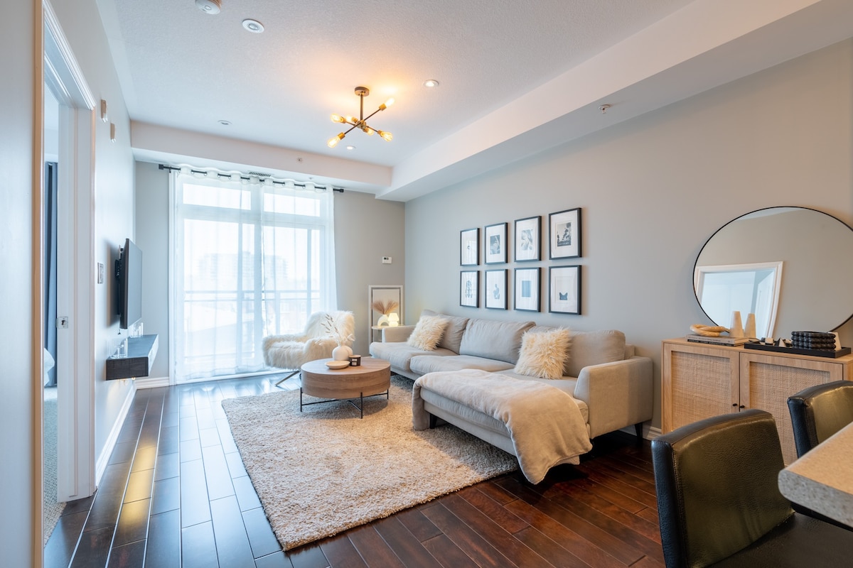 Cozy Luxury Burlington Condo