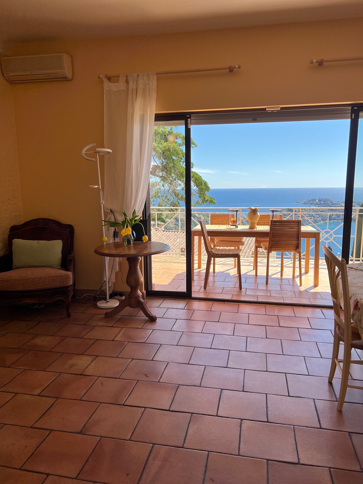 Magnificent Cote d'Azure villa with sea view.