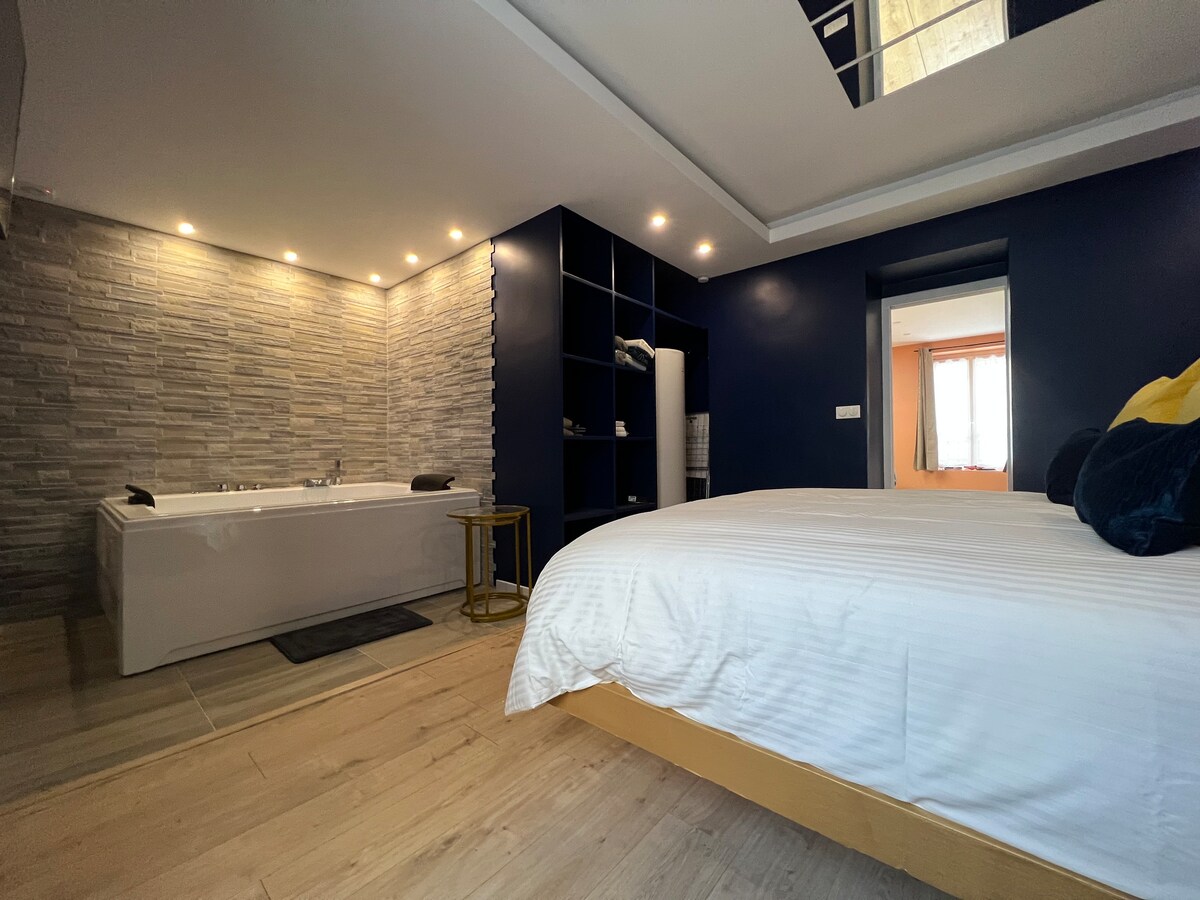 La Suite-Jacuzzi 2 places/salon/cuisine/chambre