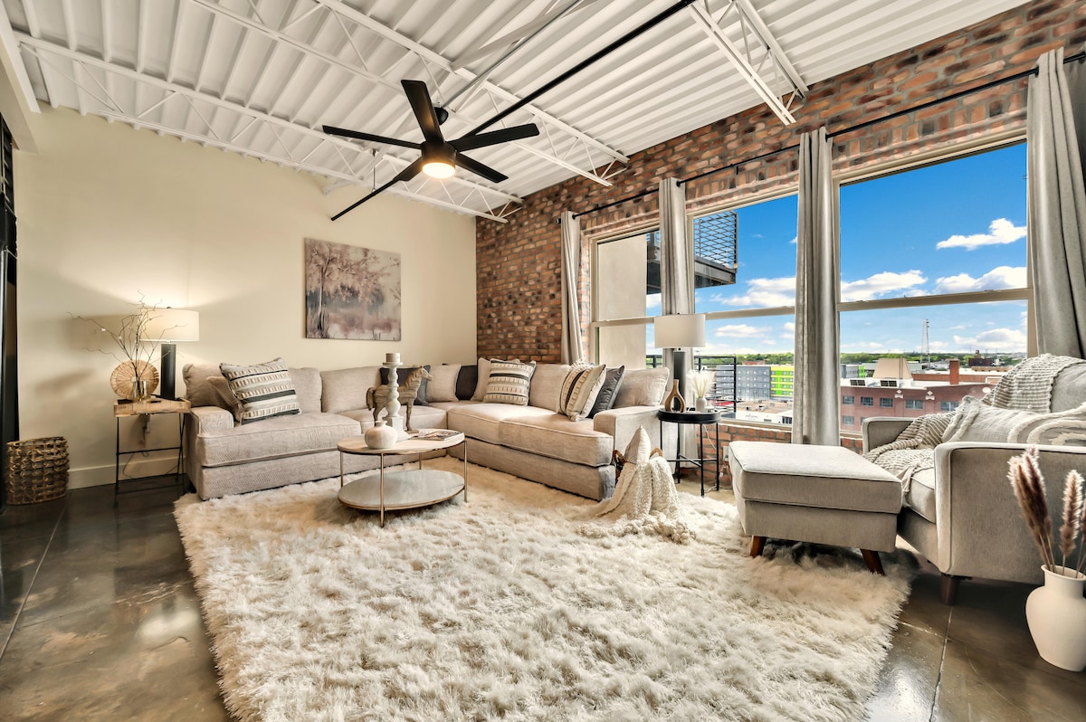 Luxe Penthouse: Downtown Magnolia/Baylor/McLane