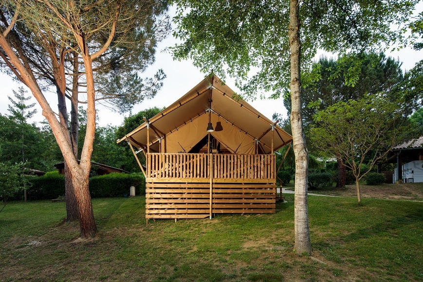 Glamping Lodge sur pilotis vue pyrénées camping 4*