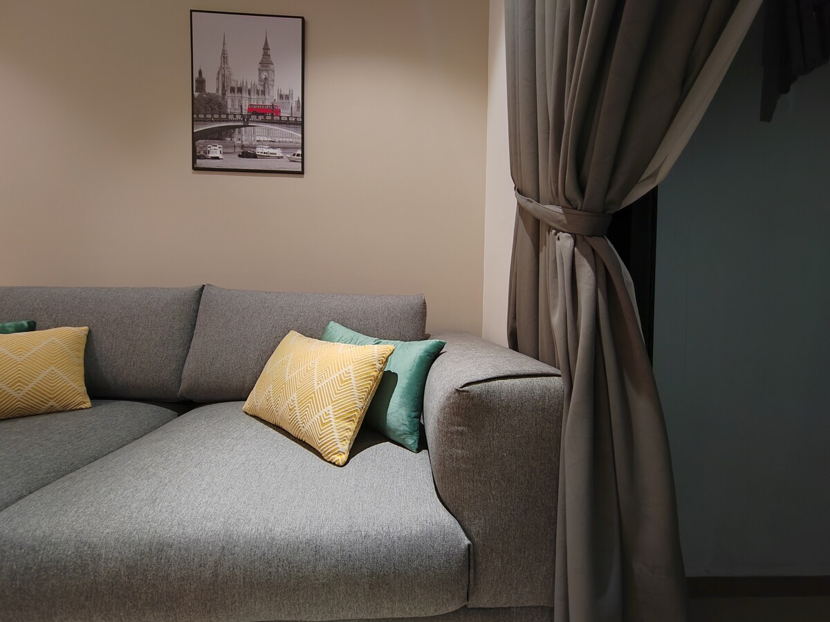 Cozy 2 Bedroom_ Balcony #Arcoris KL #2-4 Pax
