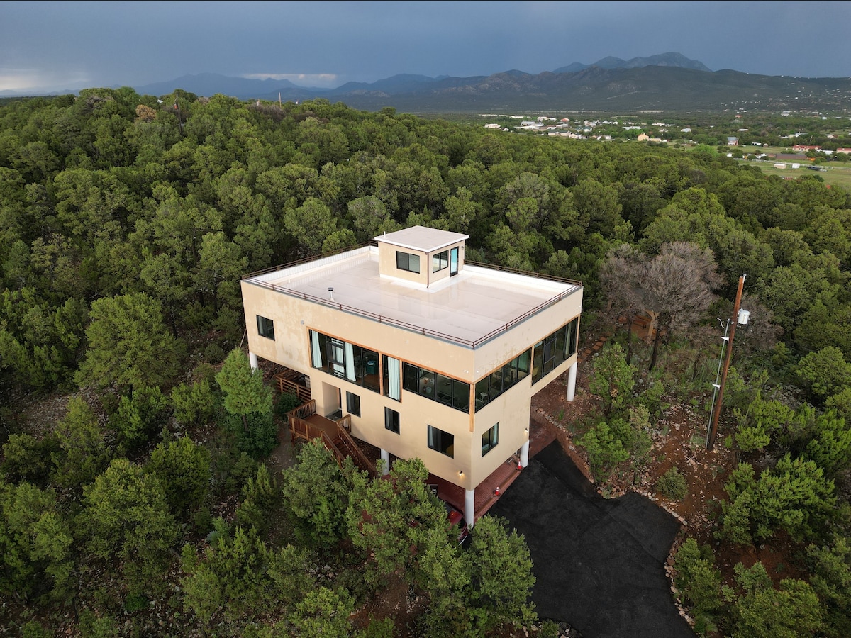 Skyline Glass House with Jacuzzi and Sauna