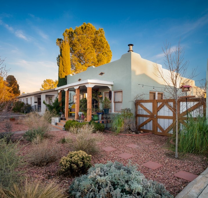 Chic Downtown Bungalow Minutes from Old Mesilla
