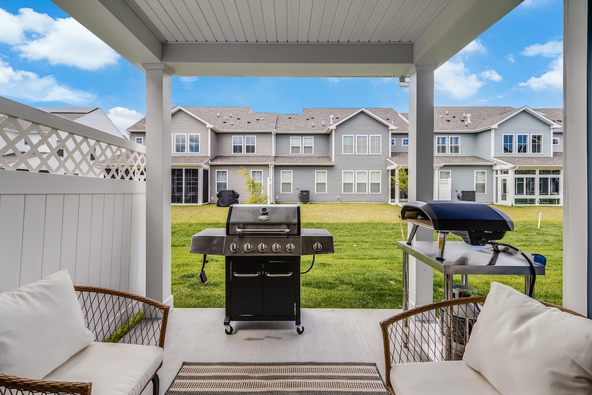 LDL Retreat -4BR- 2 pools - mins to Bethany Beach