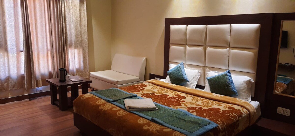 Deluxe Room(Mahesh Hotel )