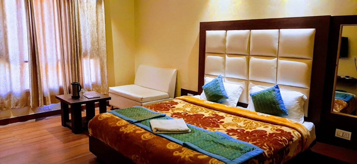 Deluxe Room(Mahesh Hotel )
