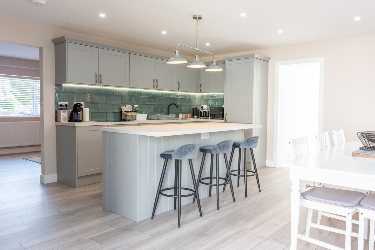 Stylish 4 Bed, newly renovated home in Nottingham