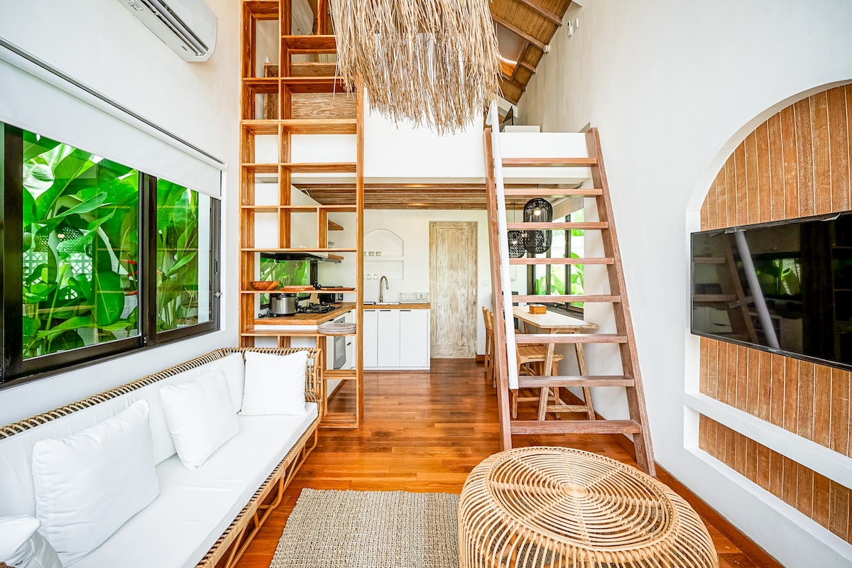 Cozy Mezzanine Tiny Villa 4 mins from Beach