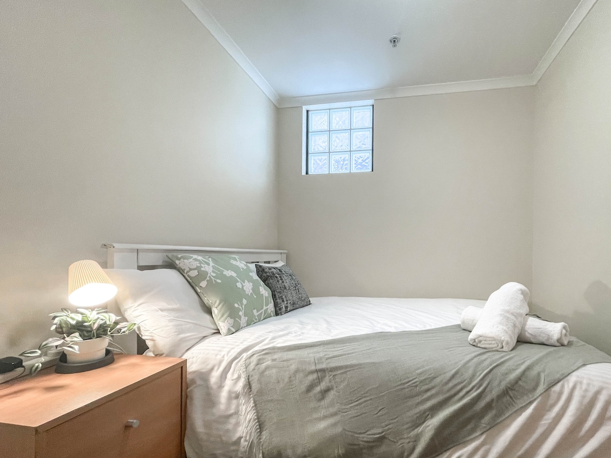 Compact 2B1B CBD walk to QV Shopping Centre