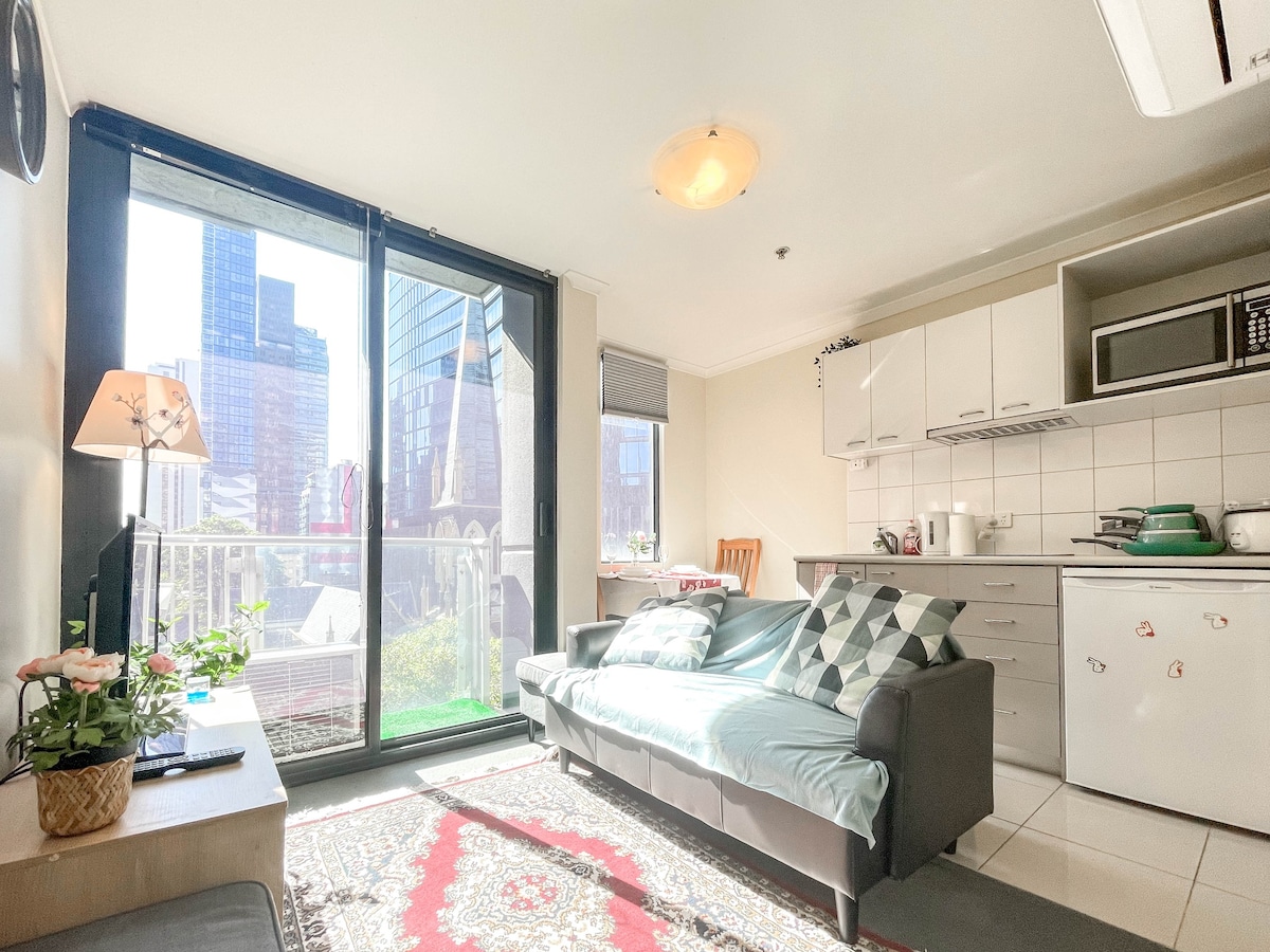 Compact 2B1B CBD walk to QV Shopping Centre