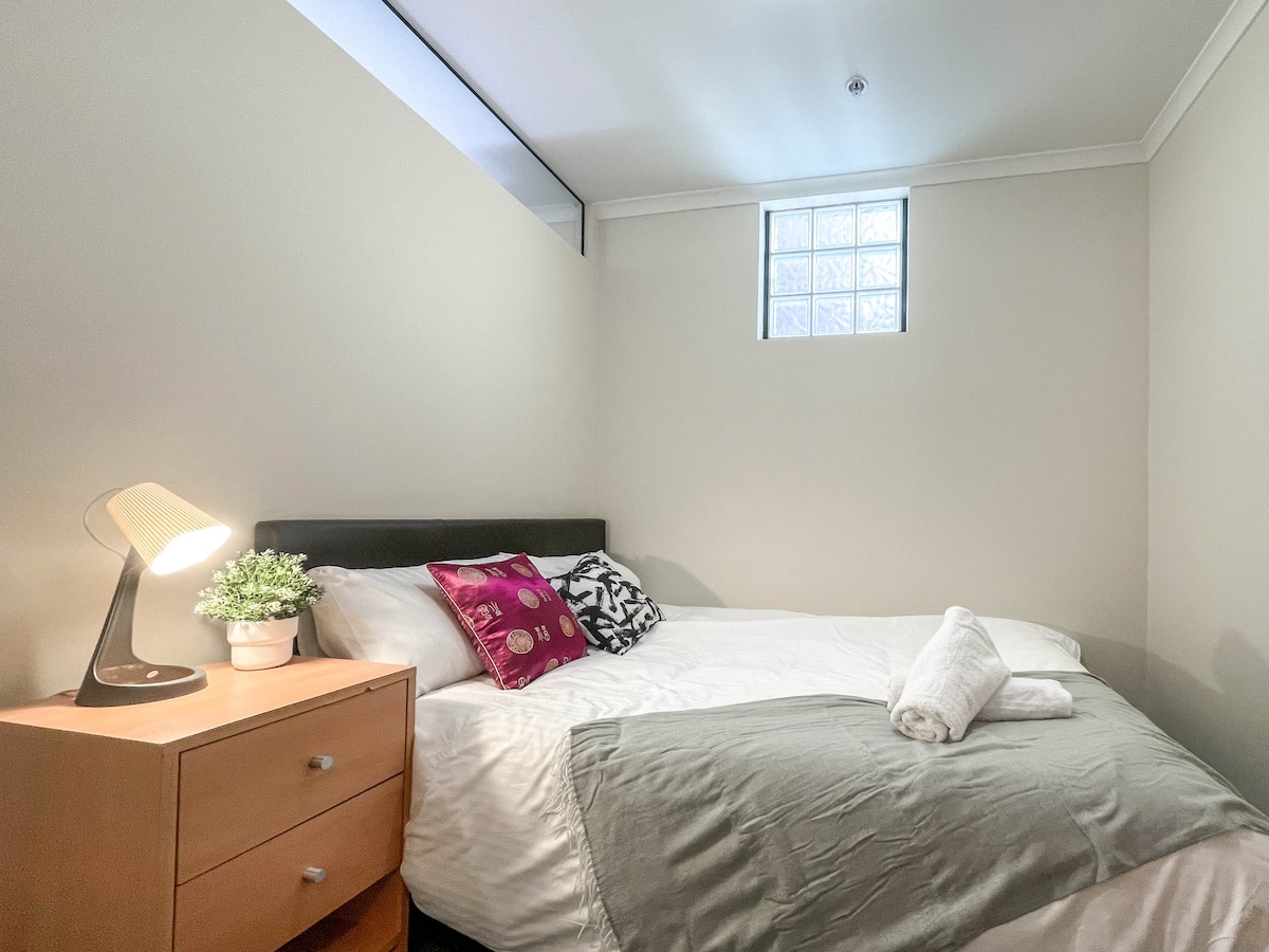 Compact 2B1B CBD walk to QV Shopping Centre