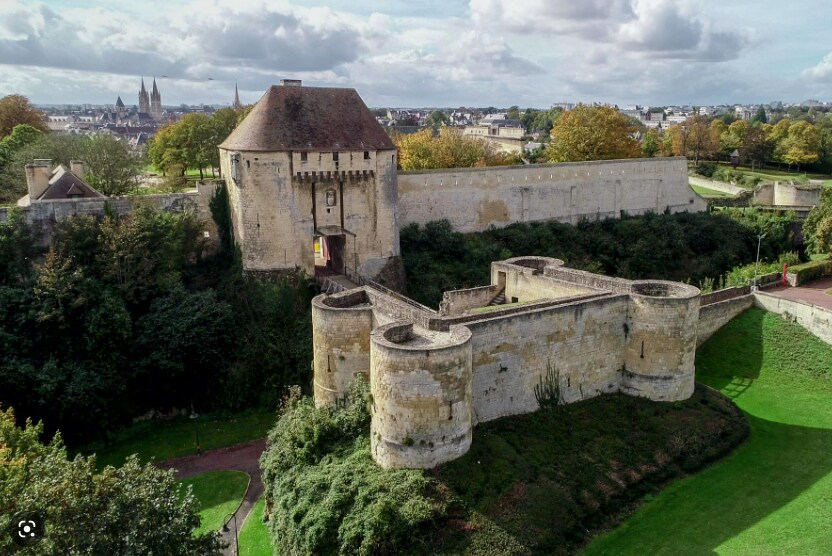 Agréable chambre près du château dans coloc