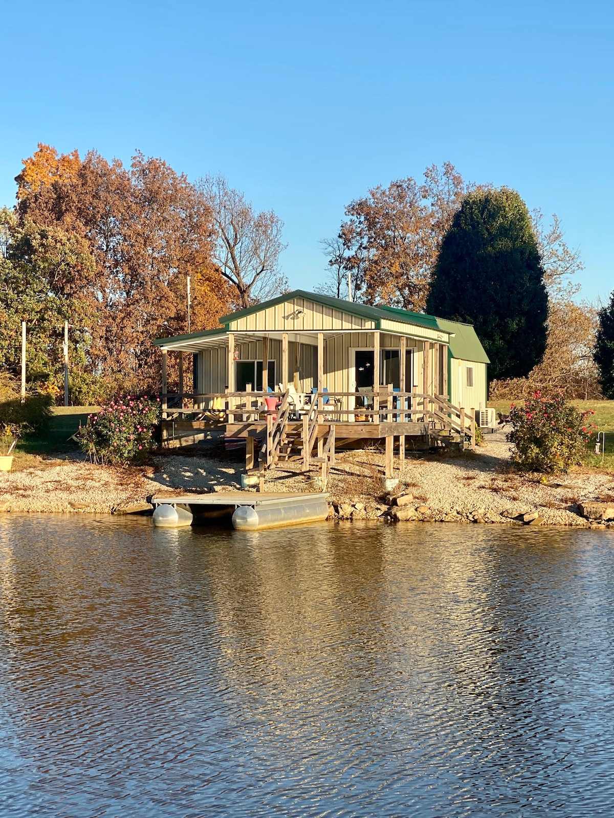 Carol’s Lakefront Cabin