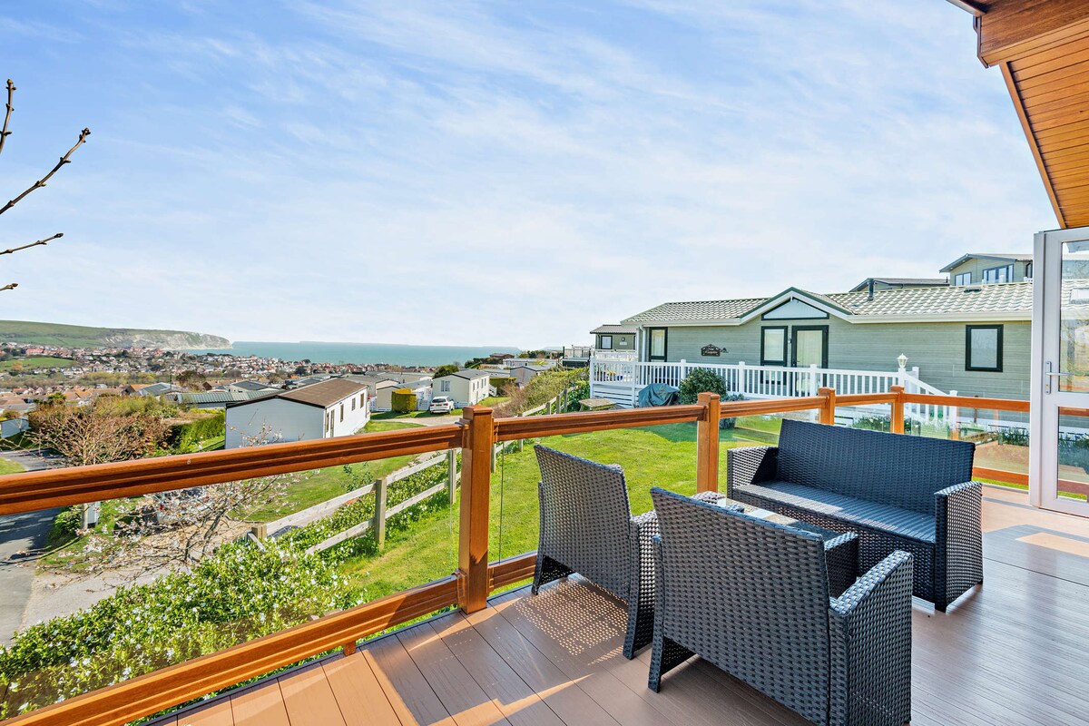 Superb Swanage 3-Bed Lodge with Sea Views Sleeps 6