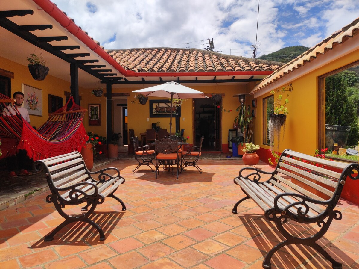 Finca El Mirador frente a la laguna de Fúquene