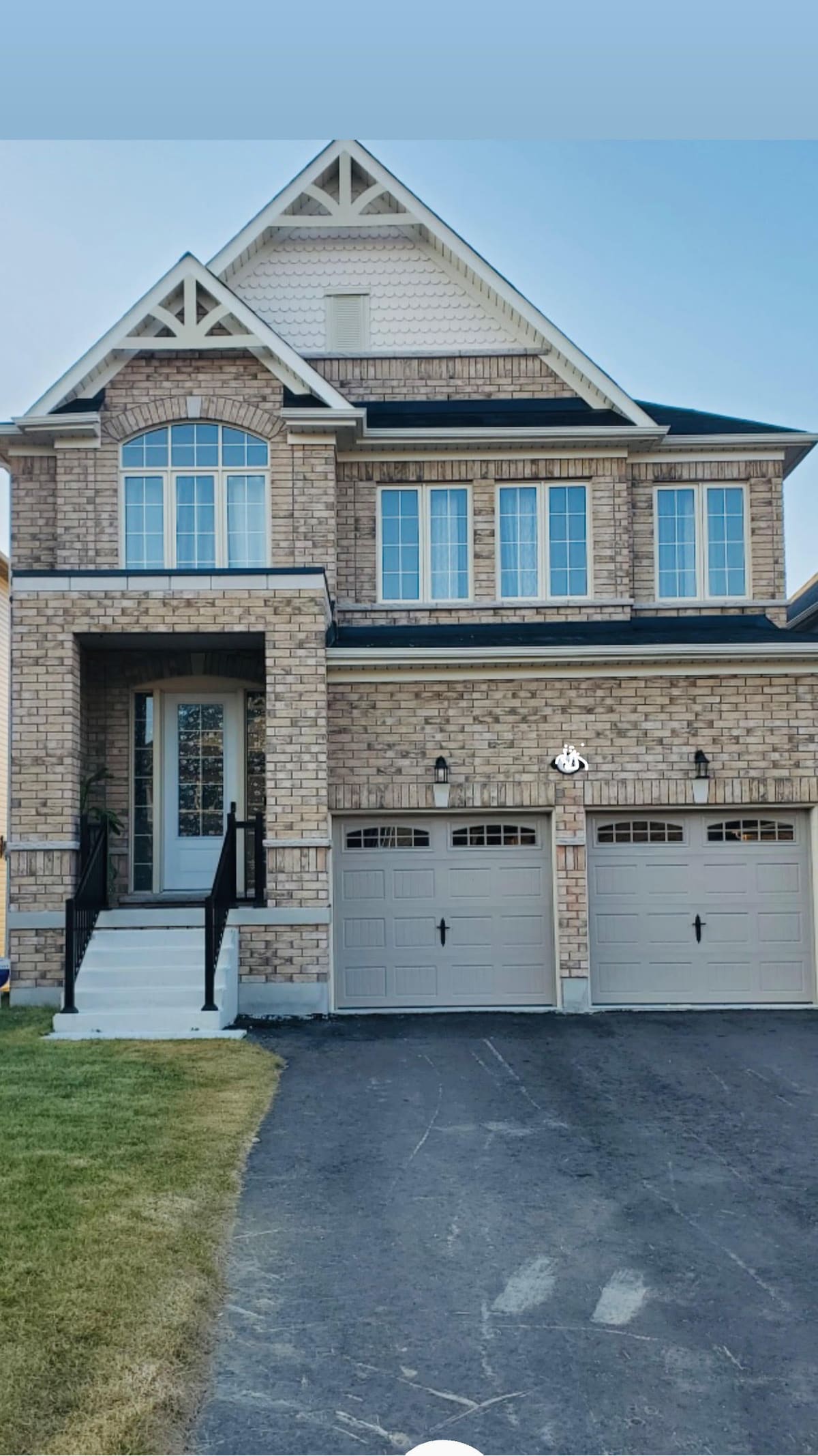 Brand new modern luxurious home located in Lindsay
