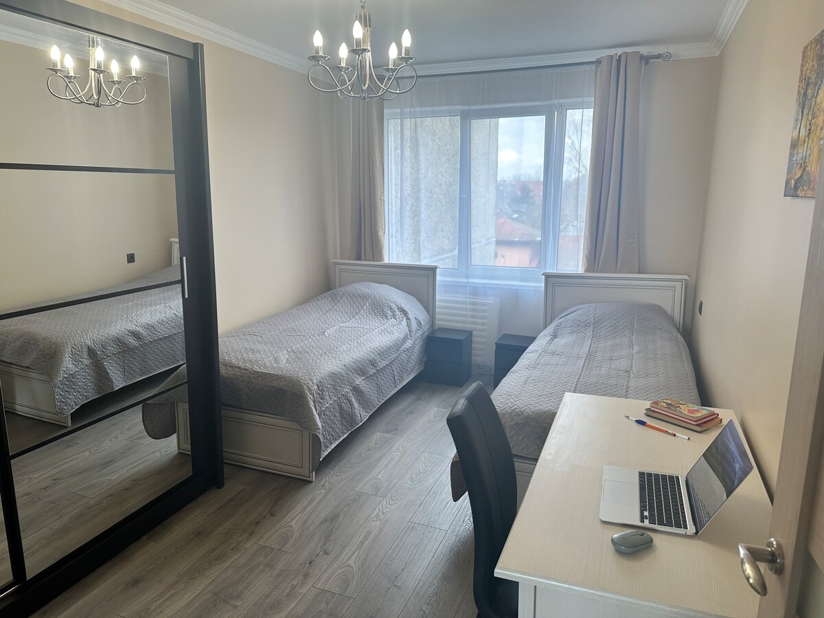 Moderns, gaišs, plašs. (3 rooms)