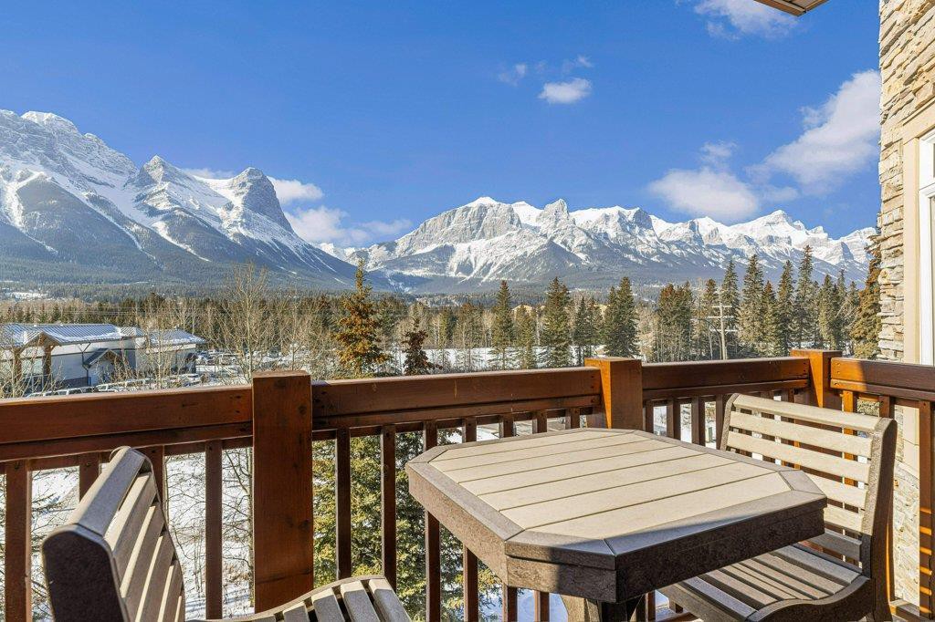 Stunning Unobstructed Mountain Views + Two HotTubs