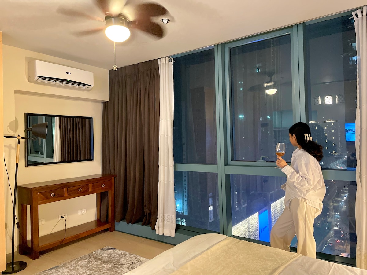 Deluxe 1BR - BGC Uptown - Netflix, Pool #oursw21e