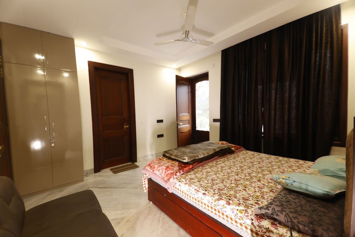 Haridwar Near Har ki Pauri Family Suite -2 Rooms