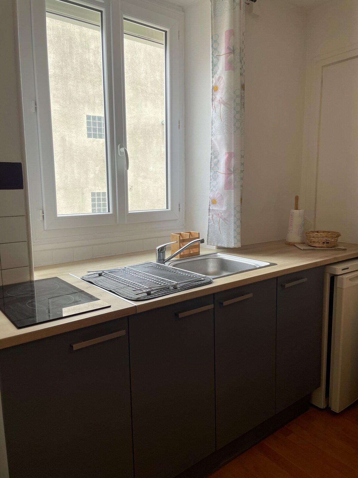 Studio cosy à 350m de la Gare RER C