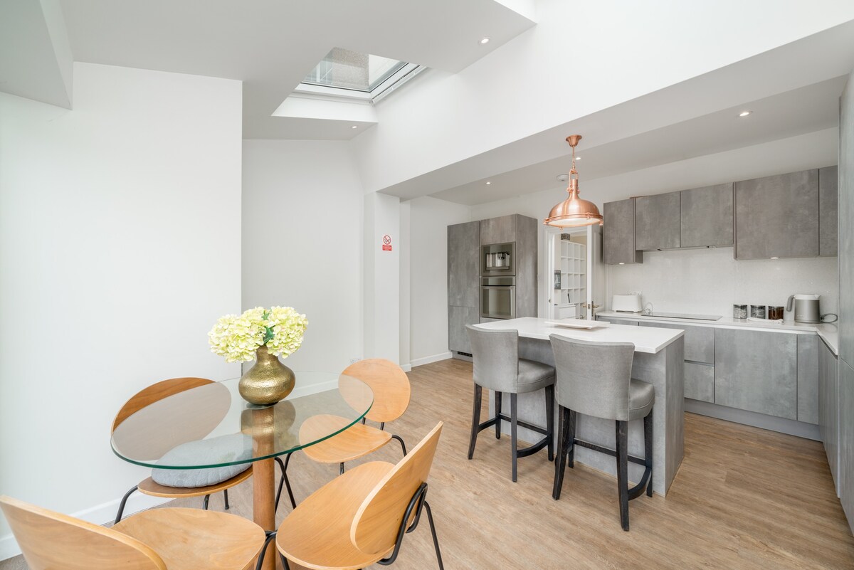 Delightful 3 Bed House by Canary Wharf