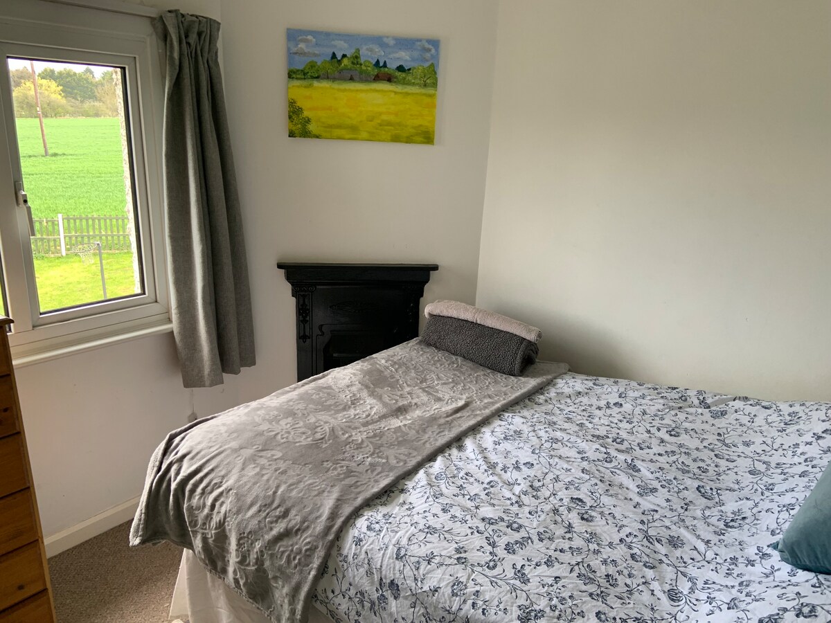 Holwell Manor Cottage small room